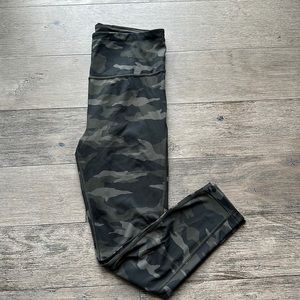 Women’s Athleta Ultimate Stash 7/8 Leggings